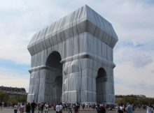 L'Arc de Triomphe emballé par Christo : "c'est de l'art, ça ?" Ou la question de celui qui regarde...