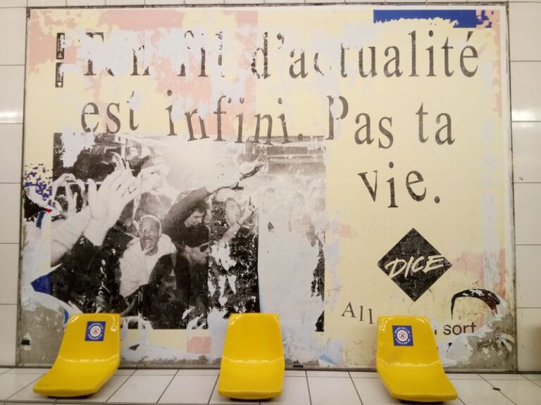 Refusé trois fois par Orsay, notre reporter signe un non-compte-rendu d'expo : l'art est dans la rue, mais la presse libre reste sur le trottoir