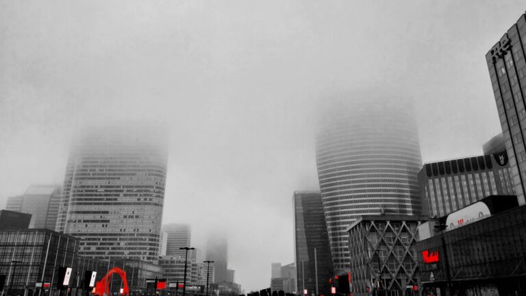 La Défense est un corpus vivant. 6 lectures des œuvres qui s'y nichent transforment l’art public en outil de planning stratégique